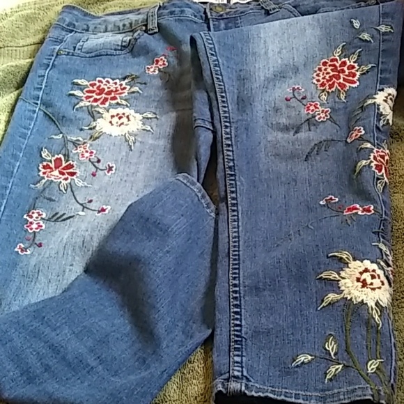Sandpiper red floral embroidered Jeans - Picture 1 of 8